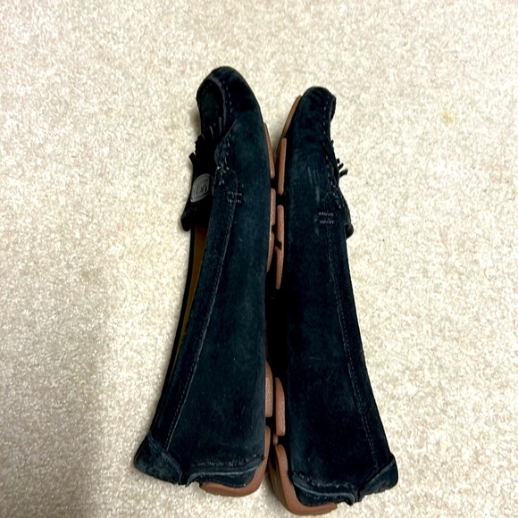 UGG Black Suede Shearling Lined Kilt Loafers Size 7 S/N 1949 - Picture 5 of 9